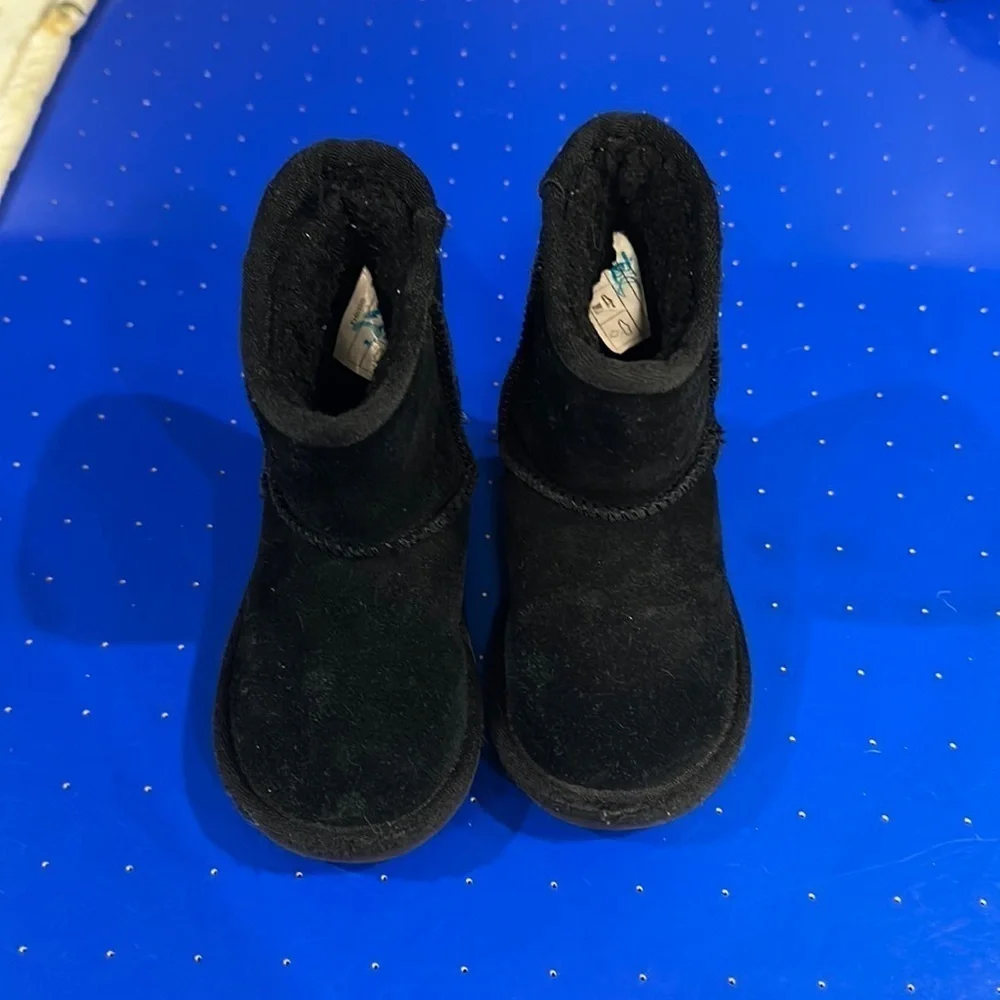 Koolaburra by Uggs size 5 kids